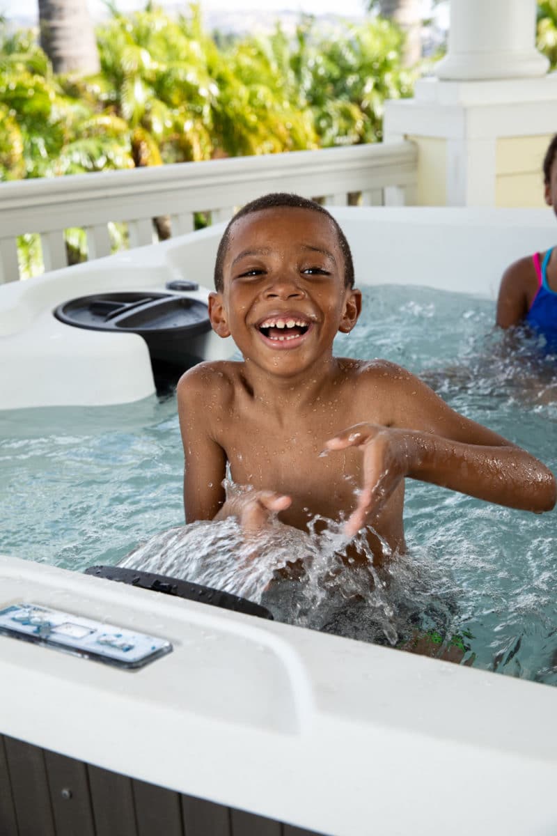 Lifesmart Curacao DLX 5-Person 65-Jet 220-Volt Spa